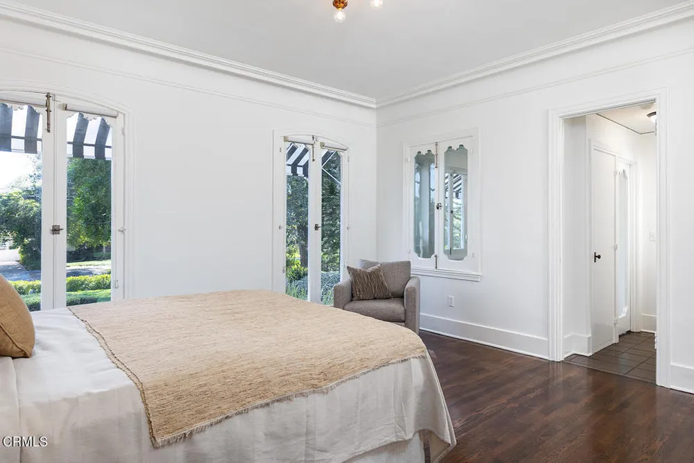 1275 New York Dr, Altadena, CA 91001