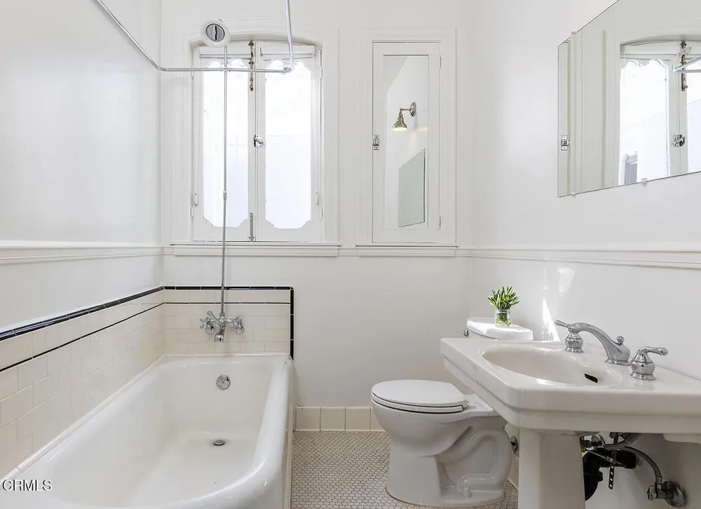 1275 New York Dr, Altadena, CA 91001