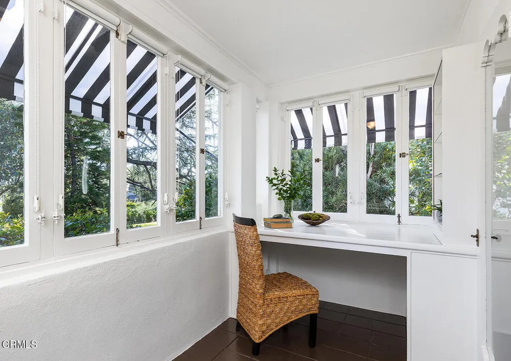 1275 New York Dr, Altadena, CA 91001