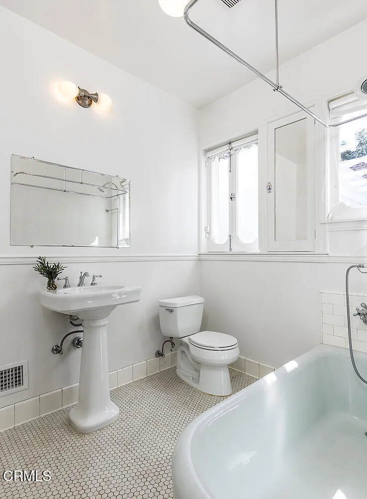 1275 New York Dr, Altadena, CA 91001