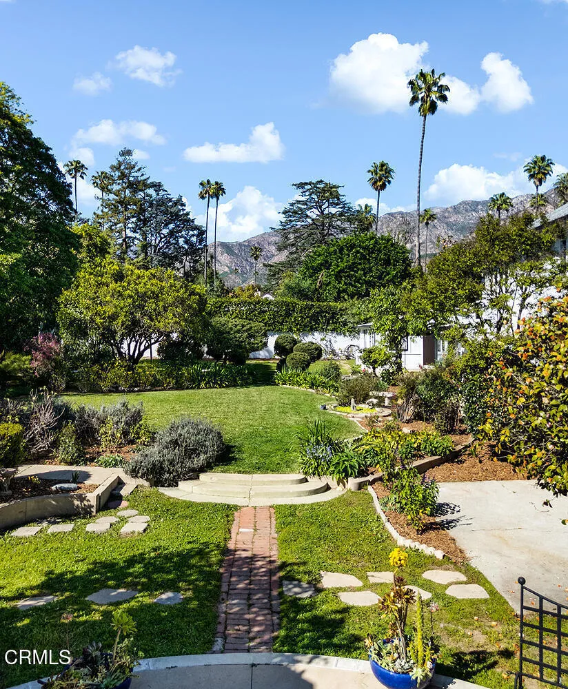 1275 New York Dr, Altadena, CA 91001