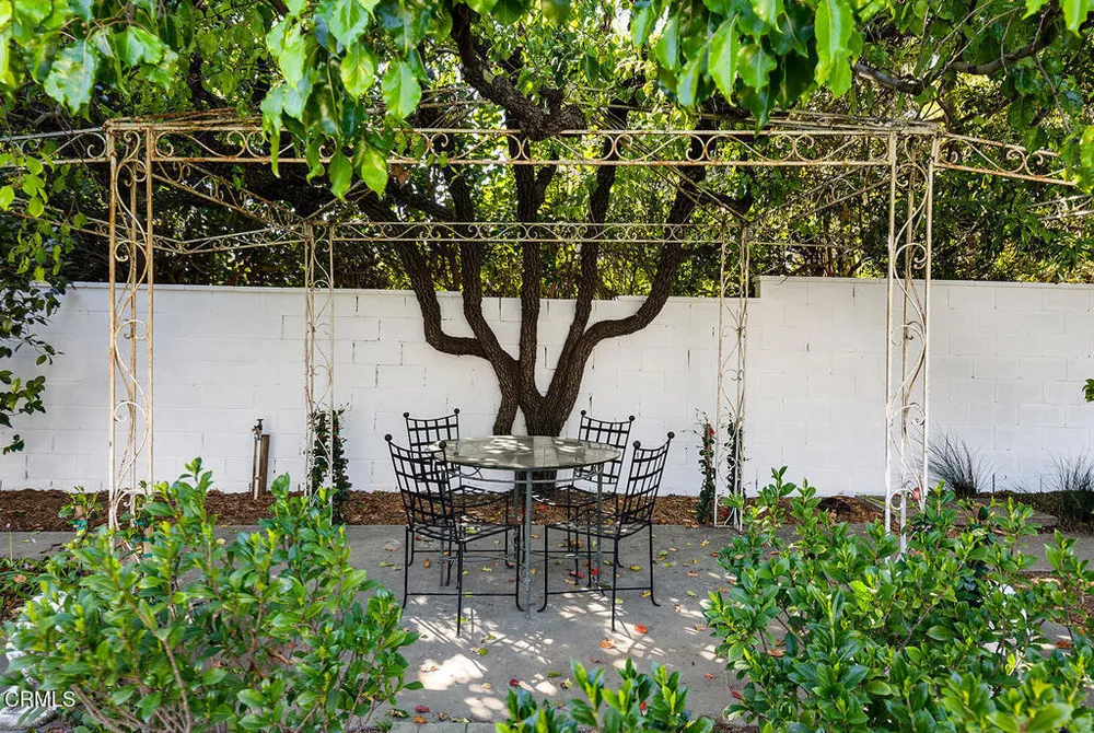 1275 New York Dr, Altadena, CA 91001
