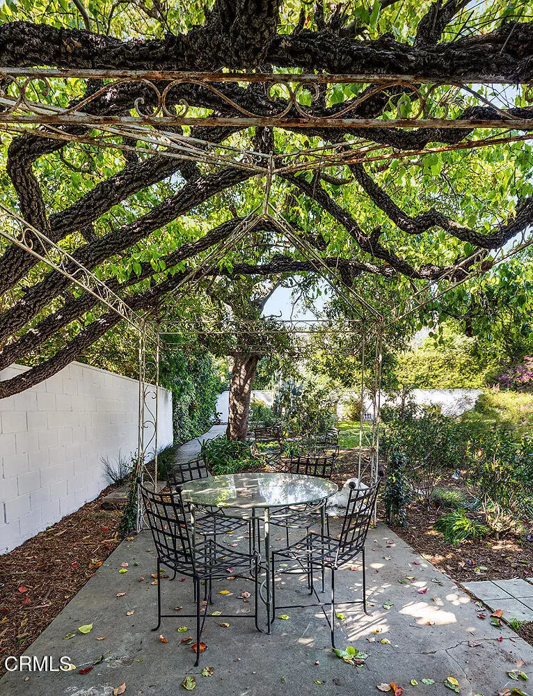 1275 New York Dr, Altadena, CA 91001
