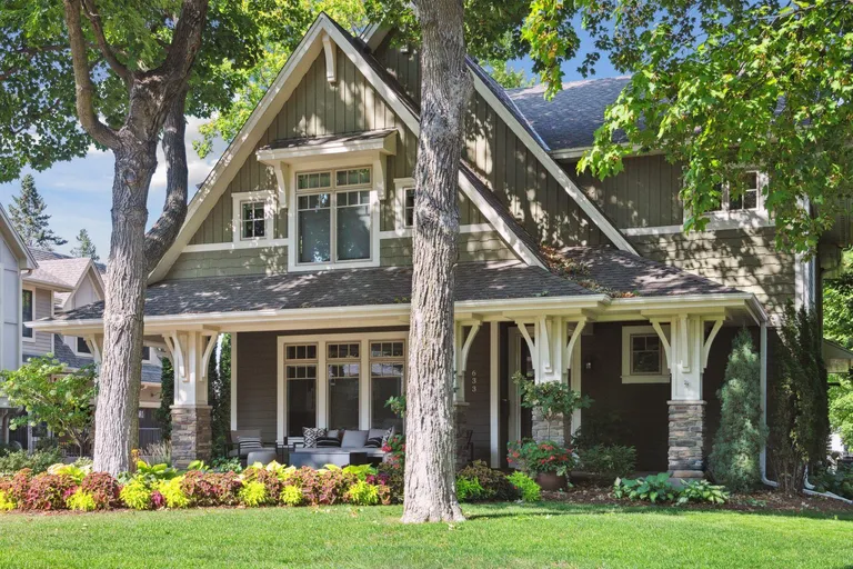 633 Park St E, Wayzata, MN 55391