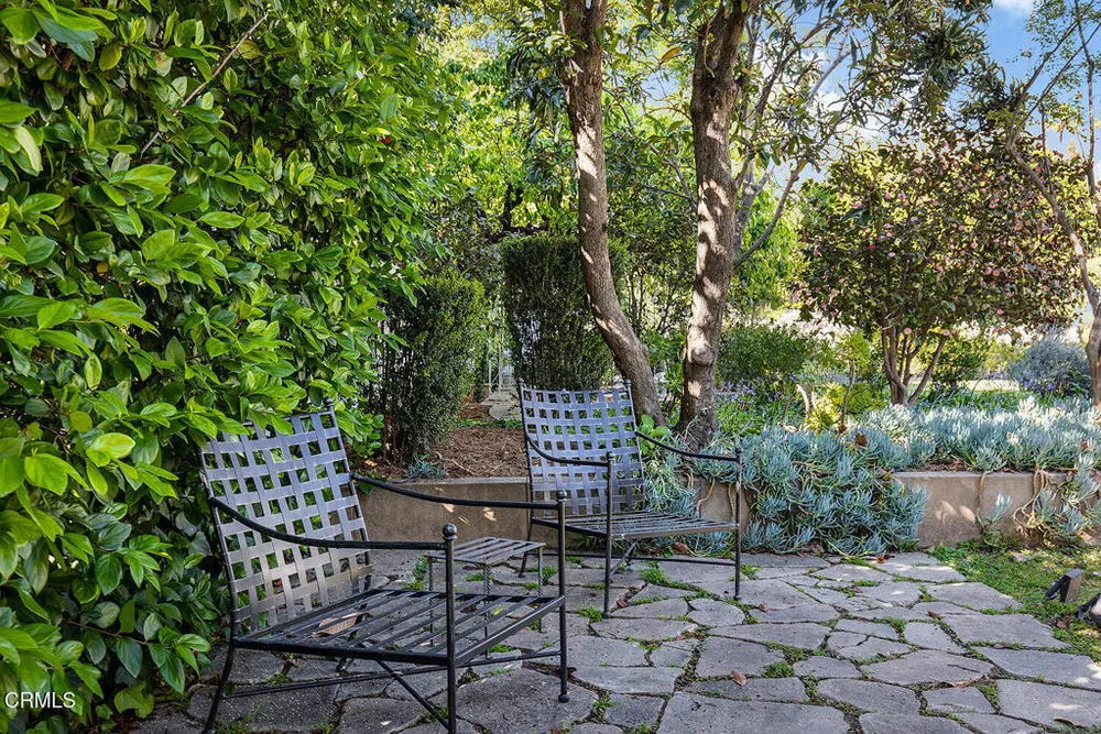 1275 New York Dr, Altadena, CA 91001