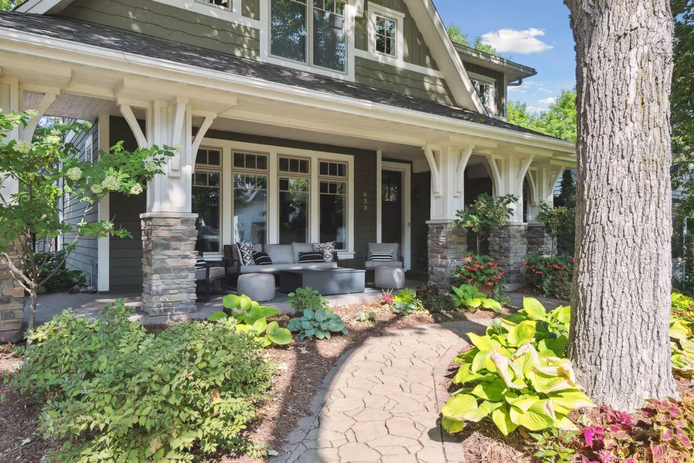 633 Park St E, Wayzata, MN 55391