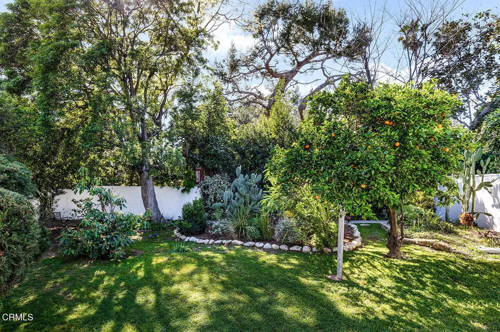 1275 New York Dr, Altadena, CA 91001