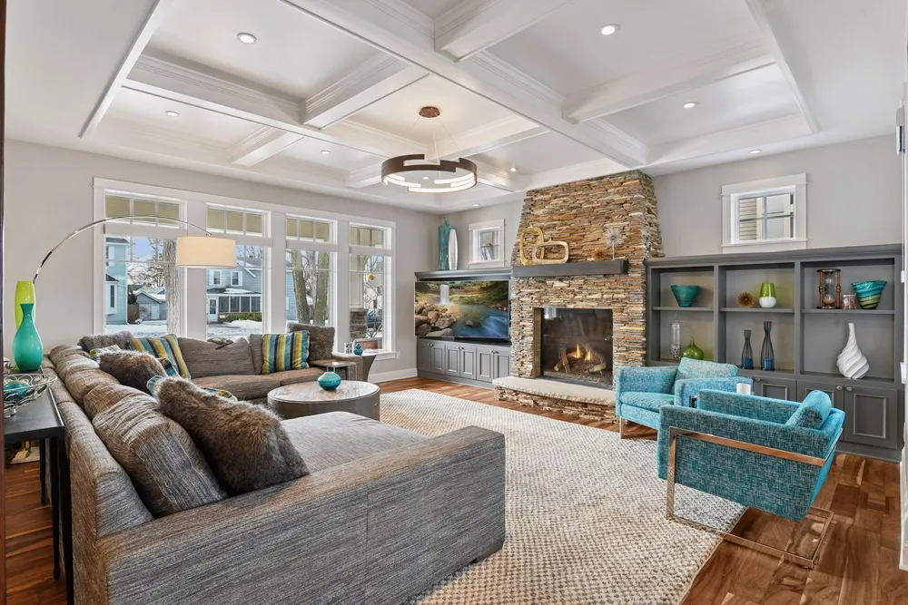 633 Park St E, Wayzata, MN 55391