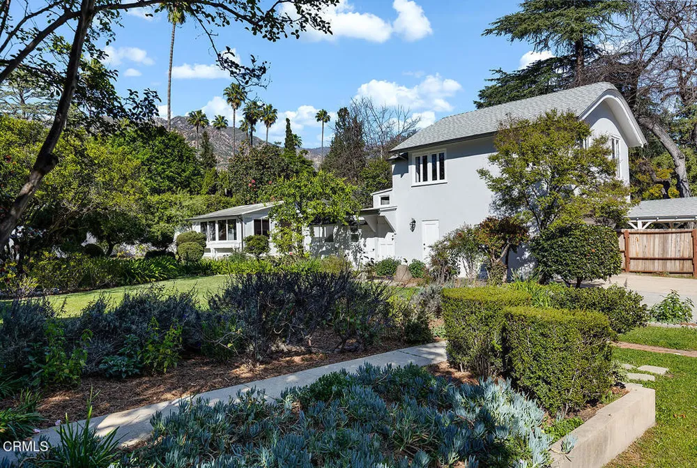 1275 New York Dr, Altadena, CA 91001