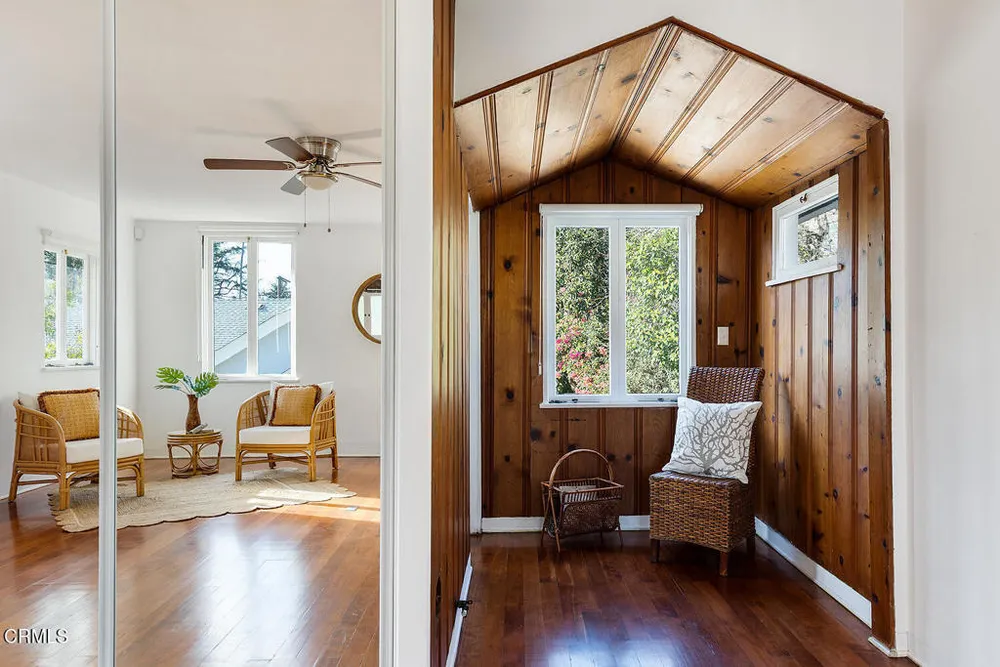 1275 New York Dr, Altadena, CA 91001
