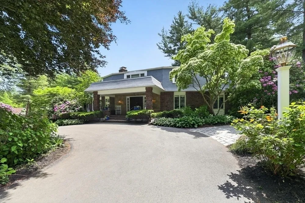 1 Grist Mill Ln, Hingham, MA 02043