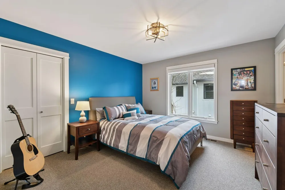 633 Park St E, Wayzata, MN 55391