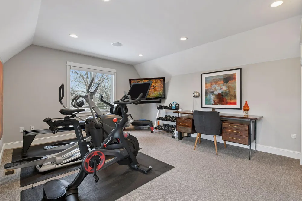 633 Park St E, Wayzata, MN 55391