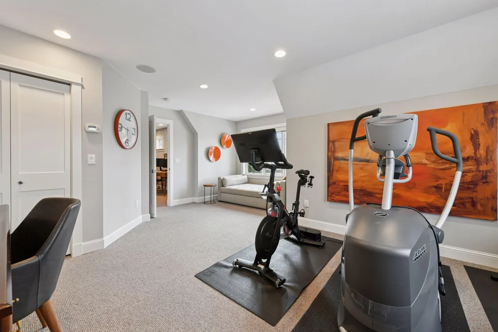 633 Park St E, Wayzata, MN 55391