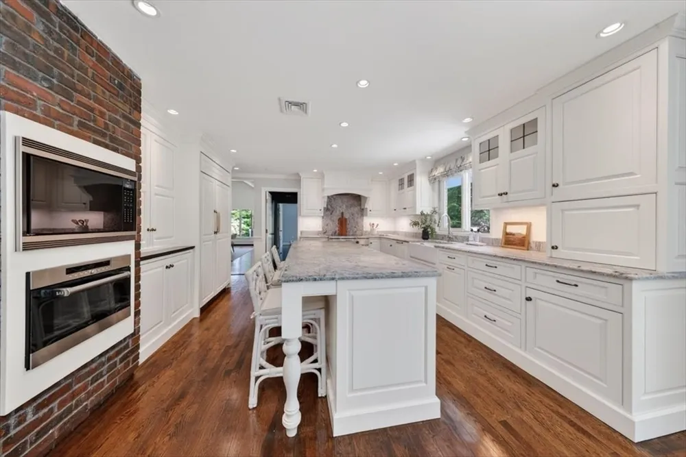 1 Grist Mill Ln, Hingham, MA 02043