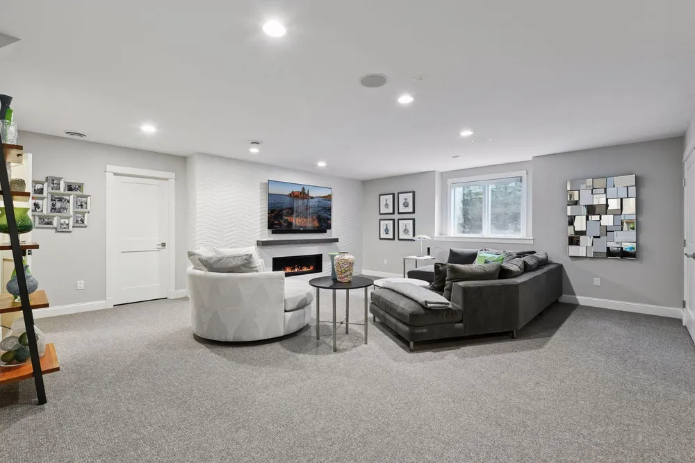 633 Park St E, Wayzata, MN 55391