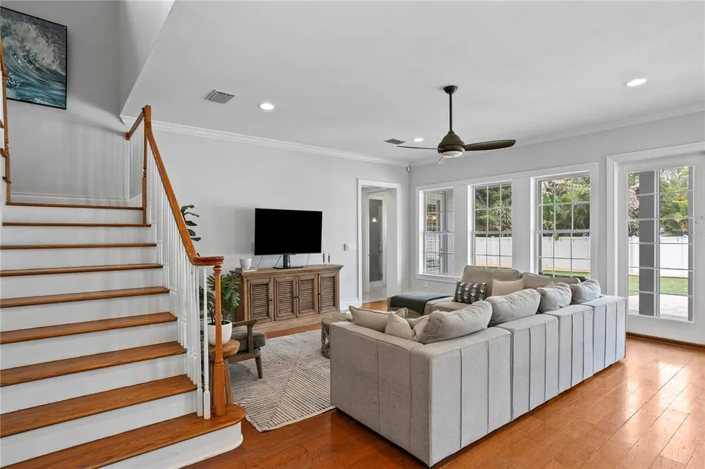 4001 W Vasconia St, Tampa, FL 33629