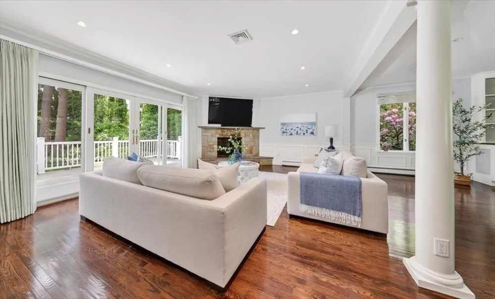 1 Grist Mill Ln, Hingham, MA 02043