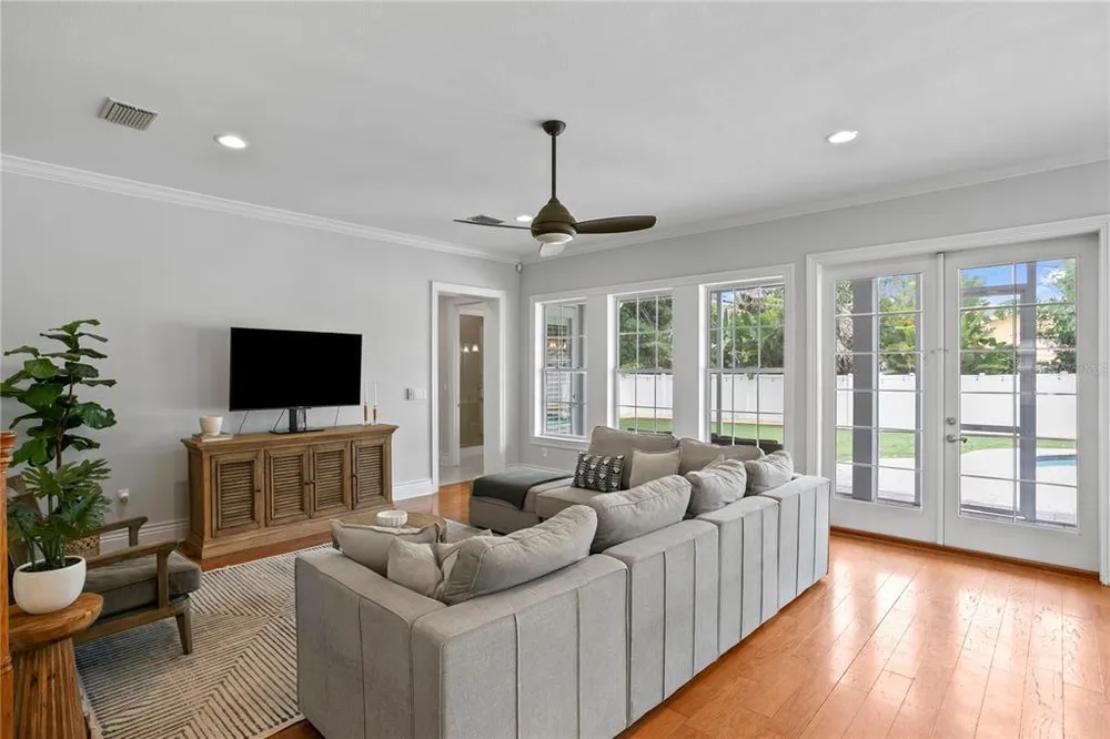 4001 W Vasconia St, Tampa, FL 33629