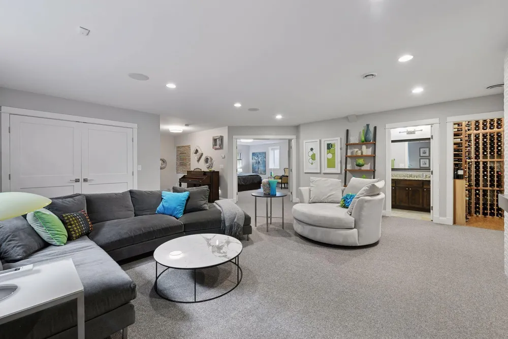 633 Park St E, Wayzata, MN 55391