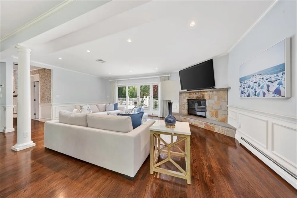 1 Grist Mill Ln, Hingham, MA 02043