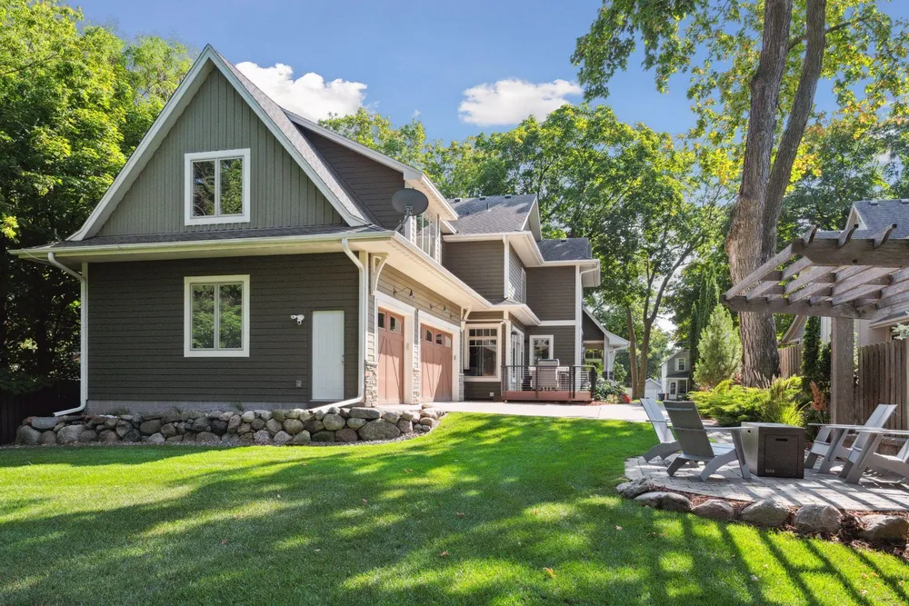 633 Park St E, Wayzata, MN 55391