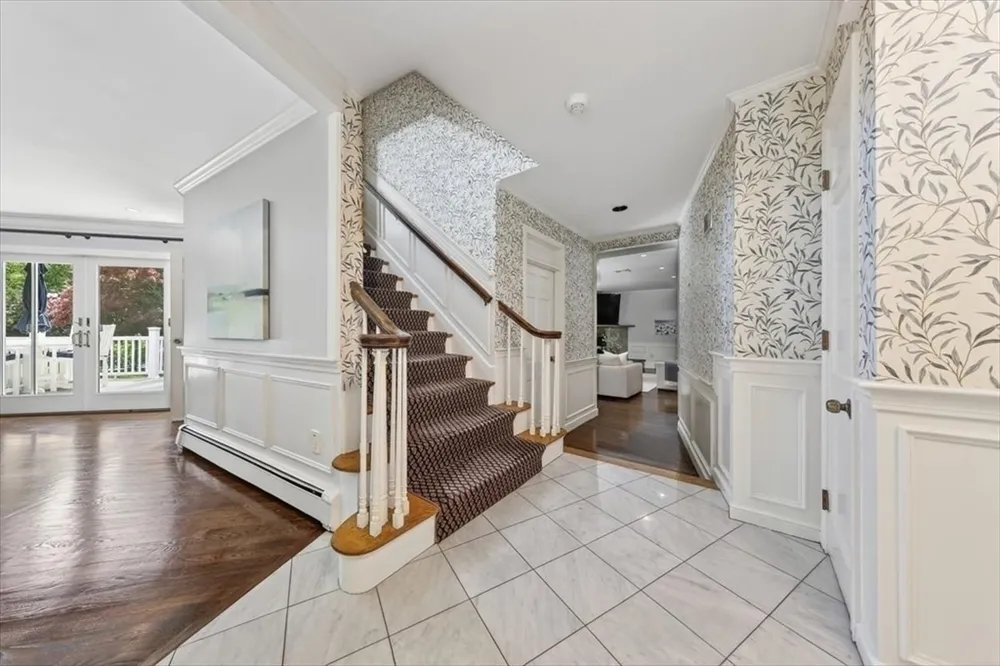 1 Grist Mill Ln, Hingham, MA 02043