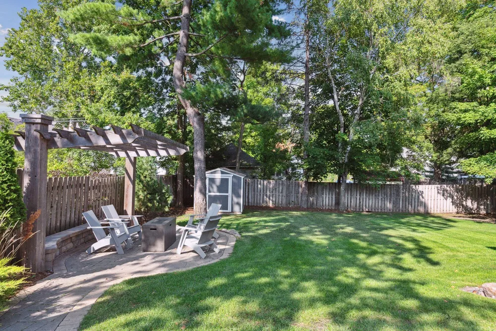 633 Park St E, Wayzata, MN 55391