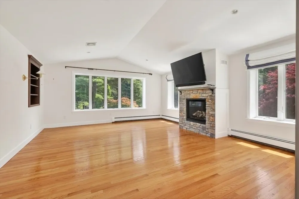 1 Grist Mill Ln, Hingham, MA 02043