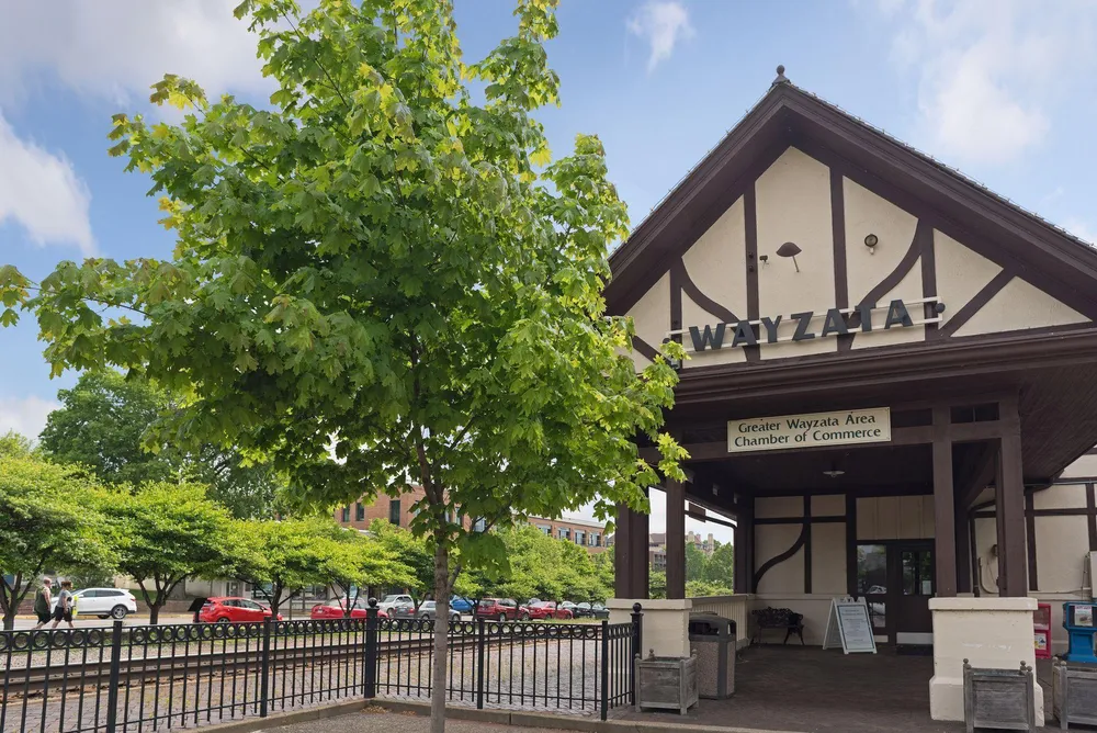 633 Park St E, Wayzata, MN 55391
