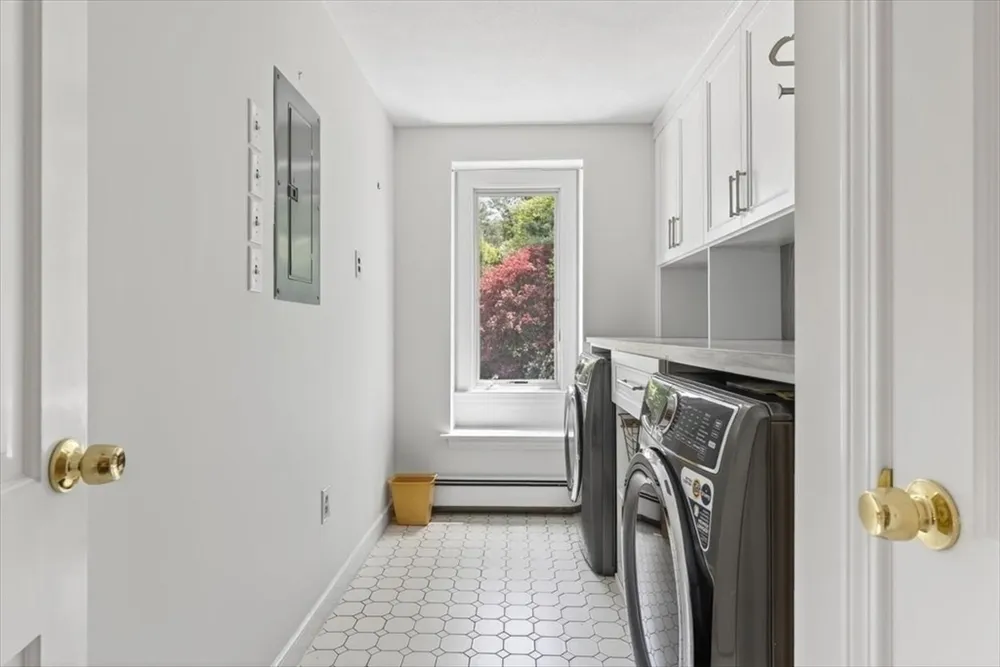 1 Grist Mill Ln, Hingham, MA 02043