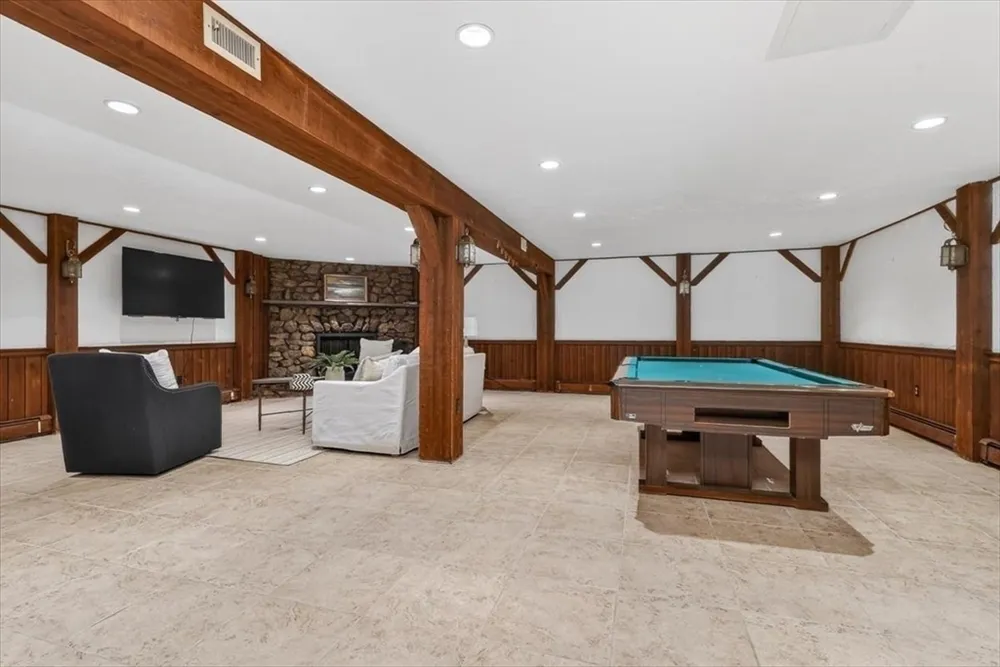 1 Grist Mill Ln, Hingham, MA 02043