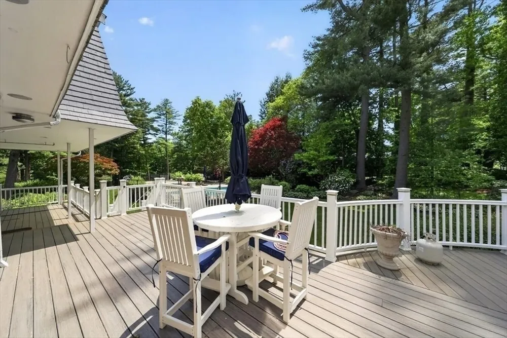 1 Grist Mill Ln, Hingham, MA 02043