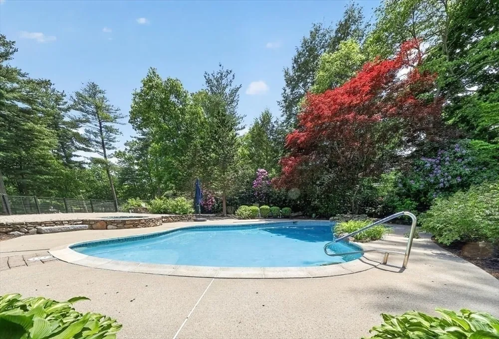 1 Grist Mill Ln, Hingham, MA 02043