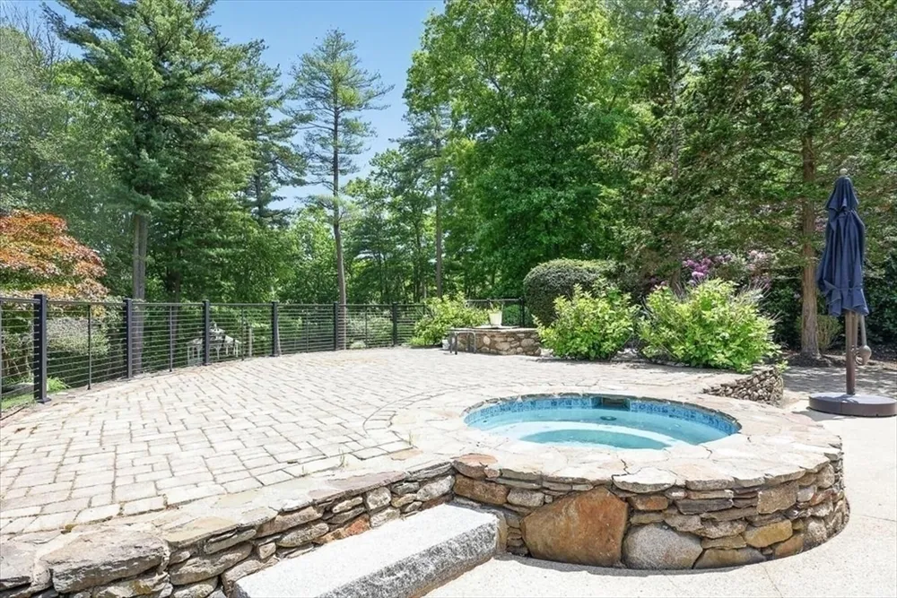 1 Grist Mill Ln, Hingham, MA 02043