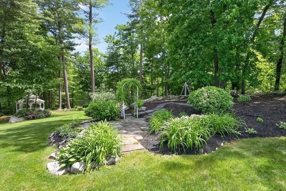 1 Grist Mill Ln, Hingham, MA 02043