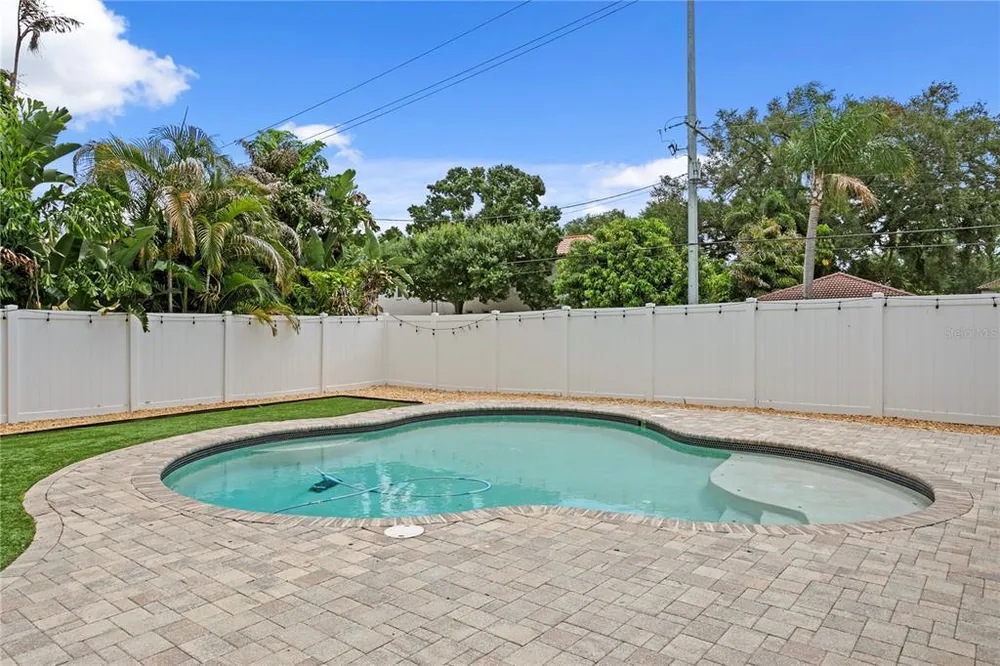 4001 W Vasconia St, Tampa, FL 33629