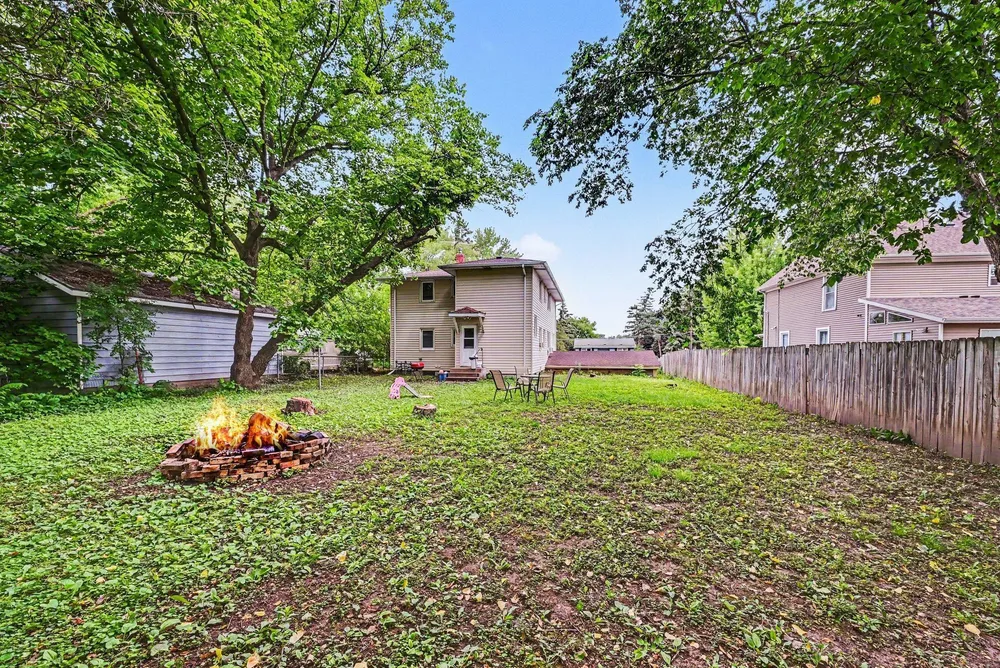 1680 Burns Ave, Saint Paul, MN 55106