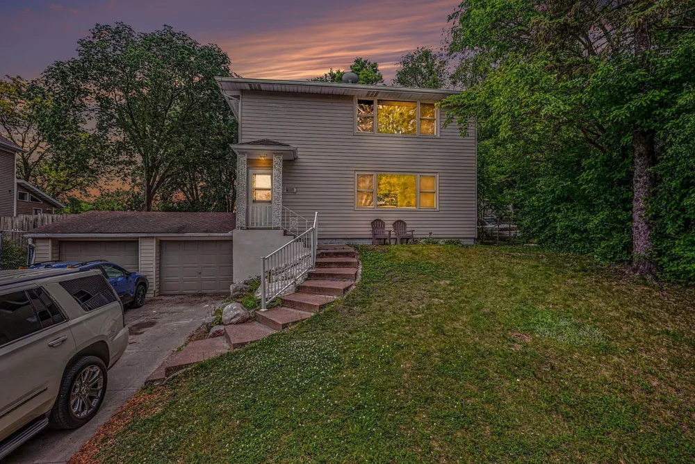 1680 Burns Ave, Saint Paul, MN 55106