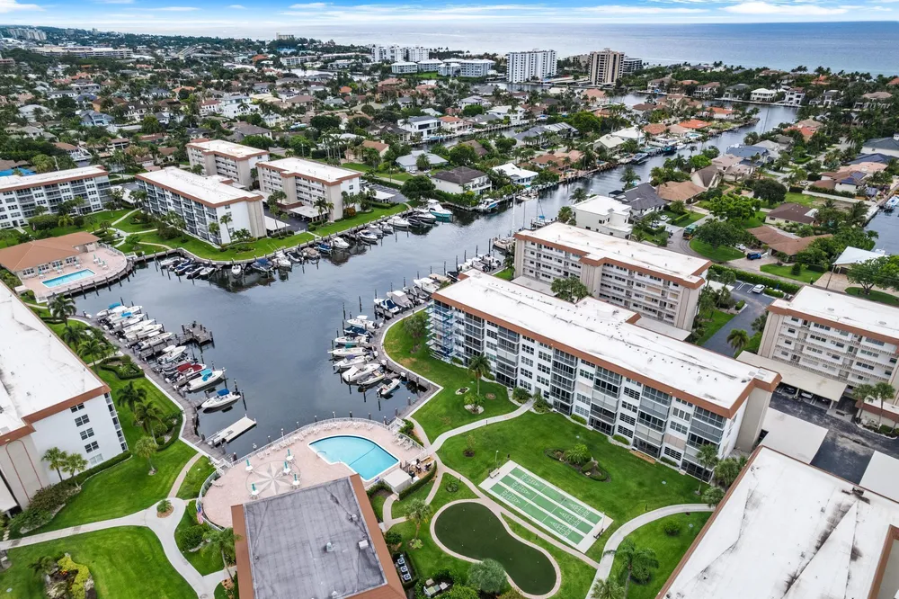911 Gardenia Dr, Delray Beach, FL 33483