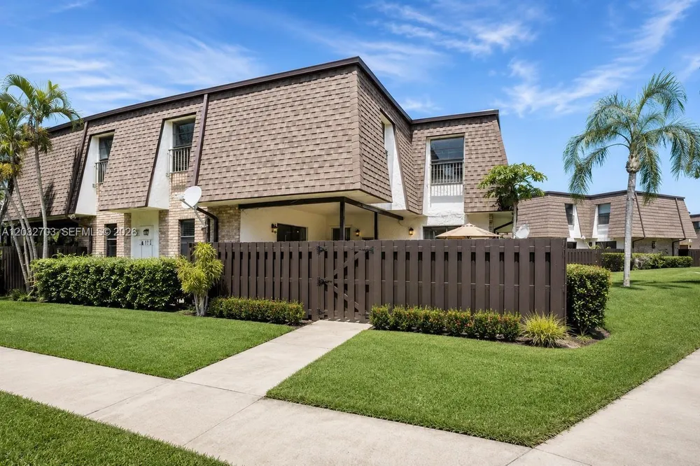 2560 NW 99th Ave, Coral Springs, FL 33065