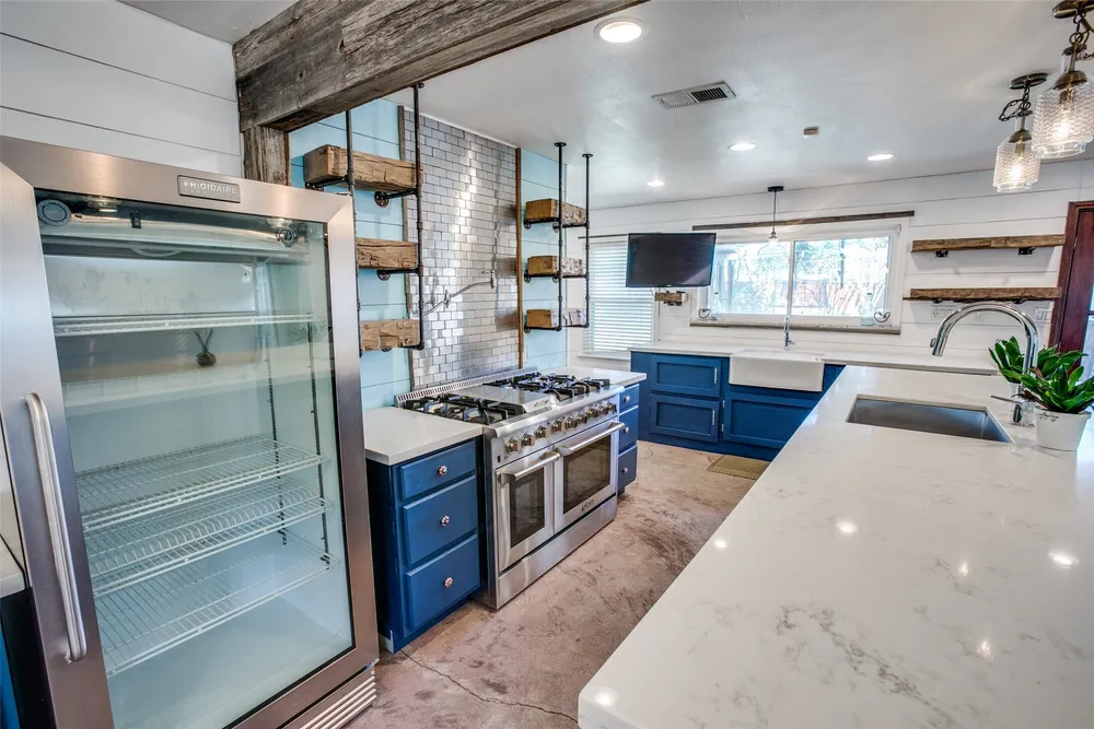 8503 Manhattan Dr, Houston, TX 77096