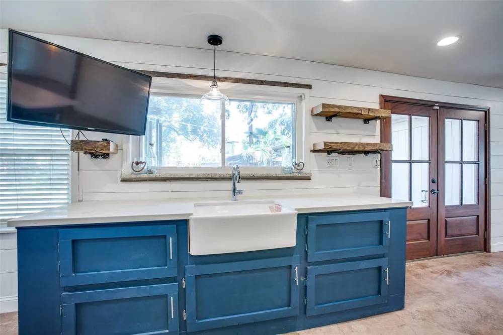 8503 Manhattan Dr, Houston, TX 77096