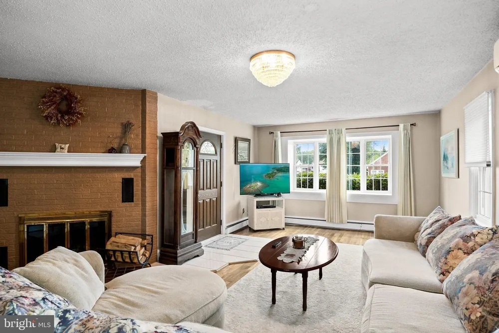 125 RHODE ISLAND AVENUE, Cherry Hill, NJ 08002