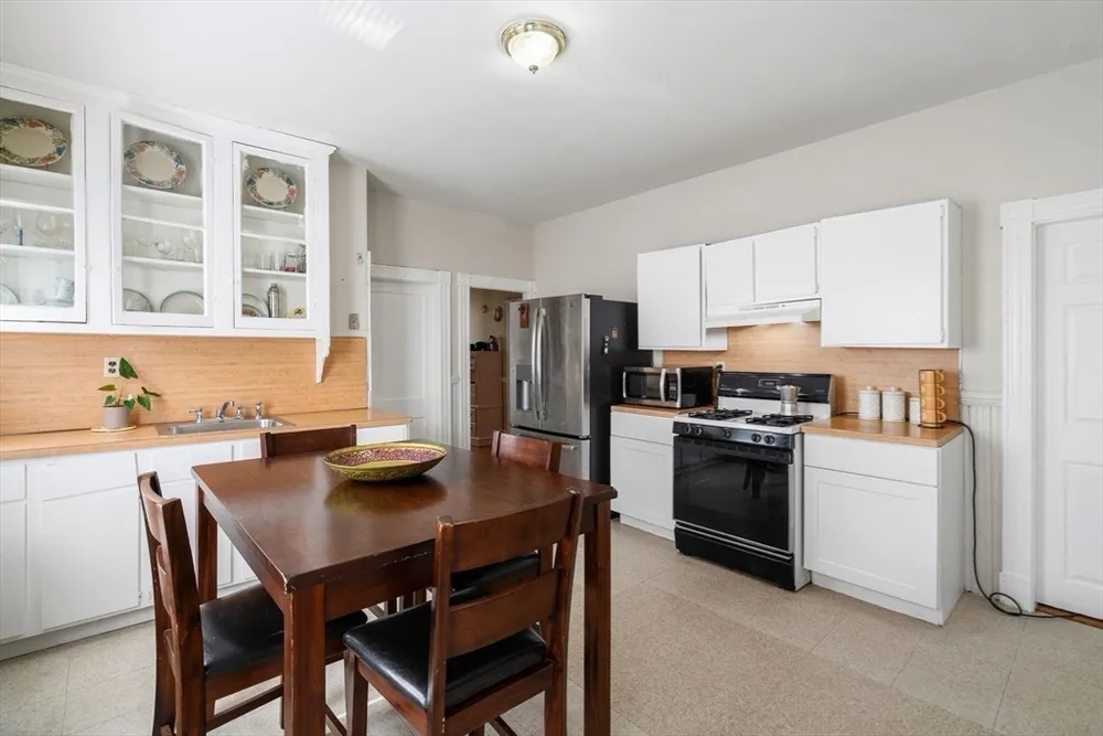 968 River St, Boston, MA 02136