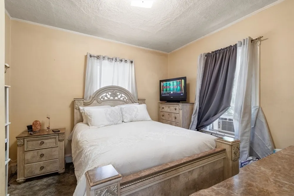 968 River St, Boston, MA 02136