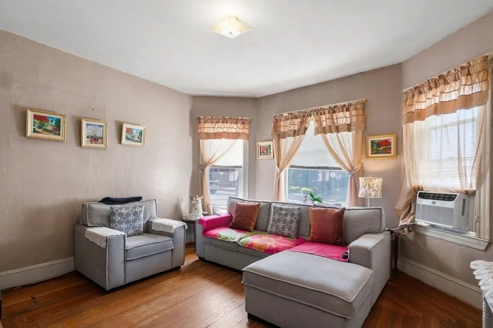 968 River St, Boston, MA 02136