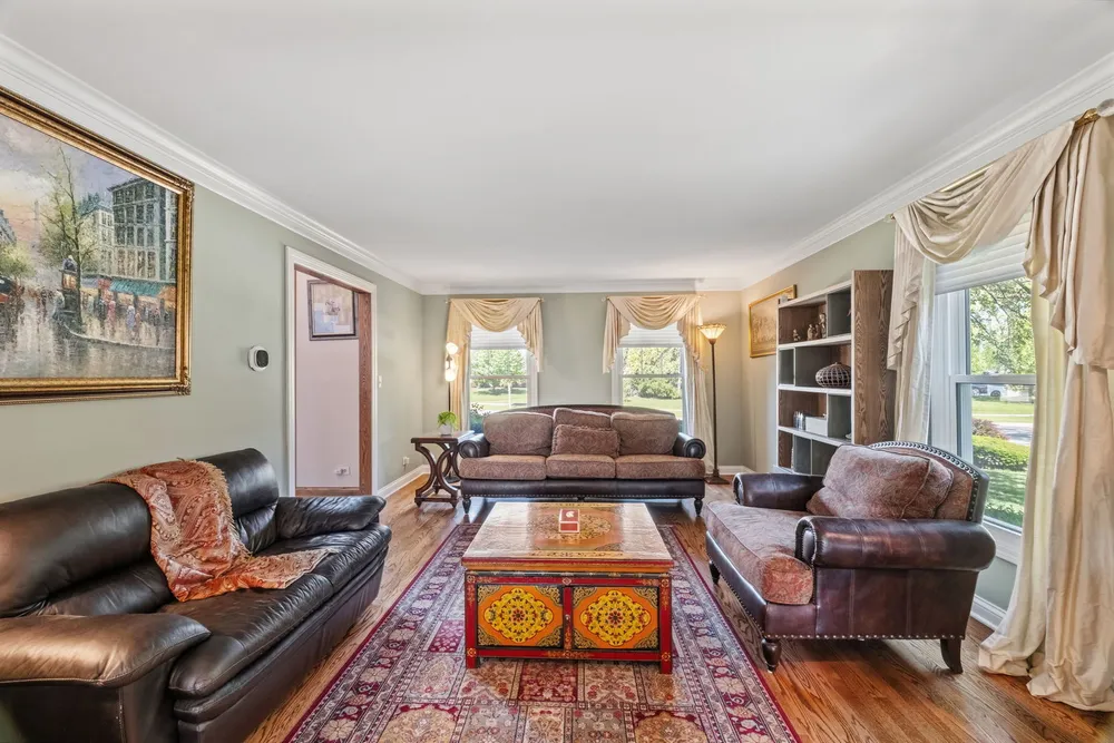 2506 Highland Dr, Palatine, IL 60067