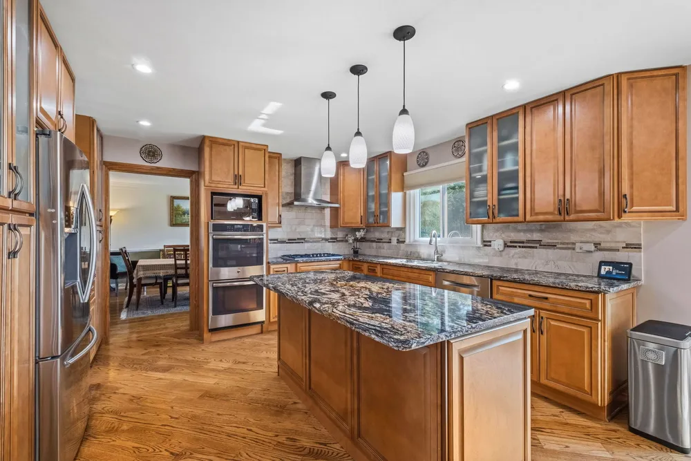 2506 Highland Dr, Palatine, IL 60067