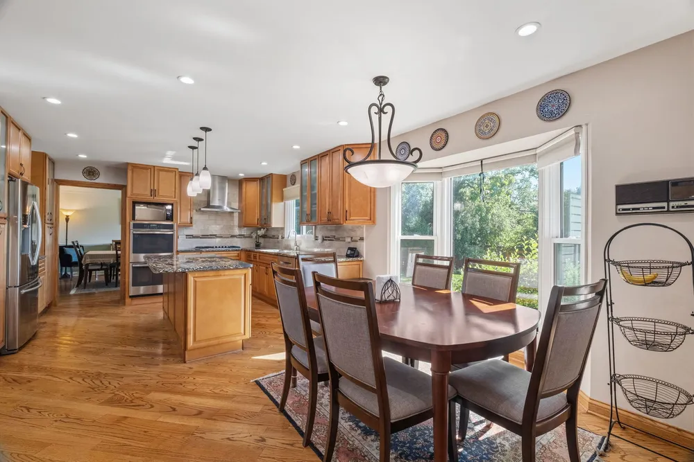 2506 Highland Dr, Palatine, IL 60067